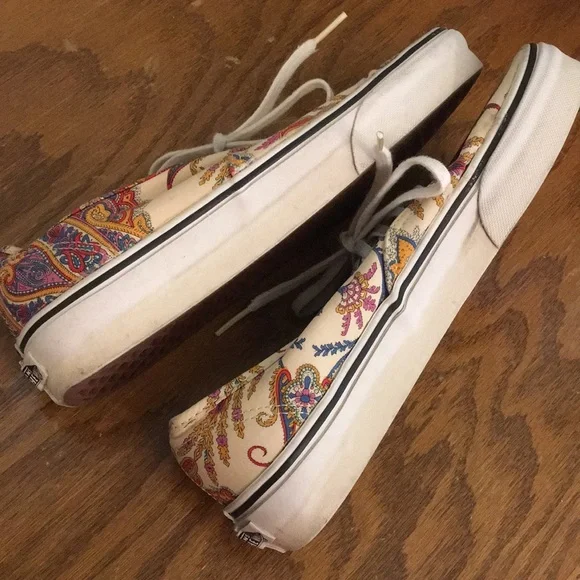 UNISEX VANS SNEAKERS - Picture 6 of 8